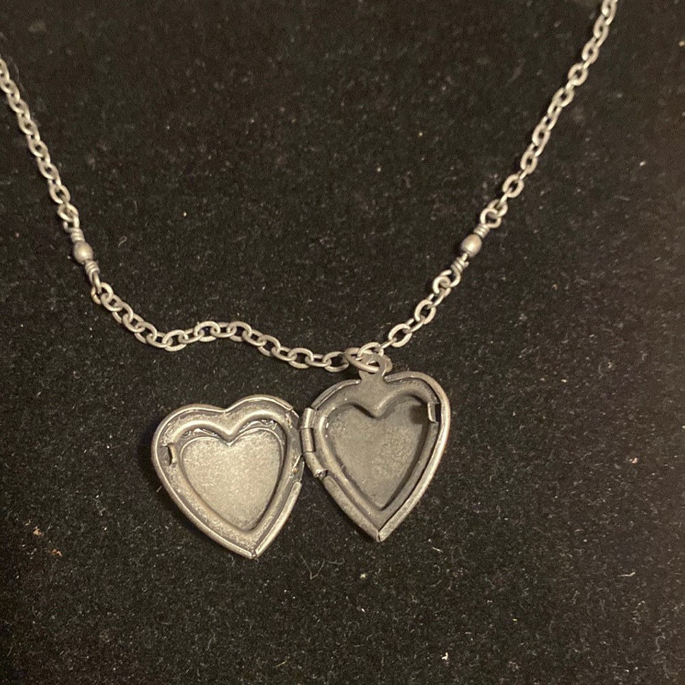 Vintage, BoHo, Silvertone, Heart Locket, Beautiful 💜🔥💙🔥💚🔥💕🔥
